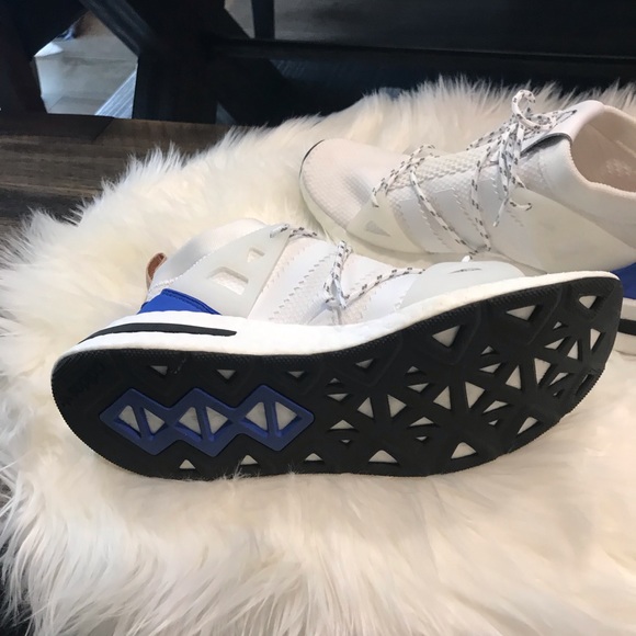 Women’s Adidas Sneakers - Picture 3 of 4
